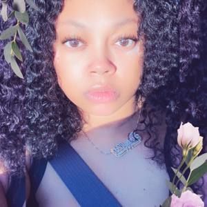 Meet your Posher, Arielle